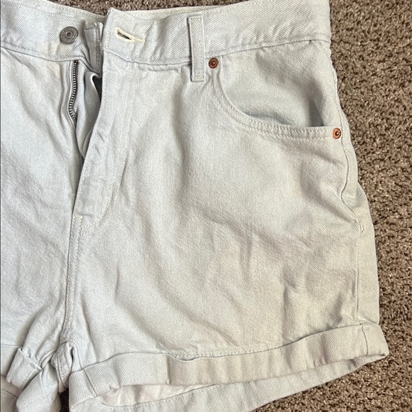 Levi's Women's Cream Jean Shorts - Picture 9 of 10